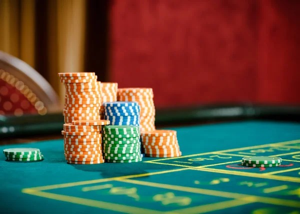 dbl live blackjack table with dealer and HD studio setup